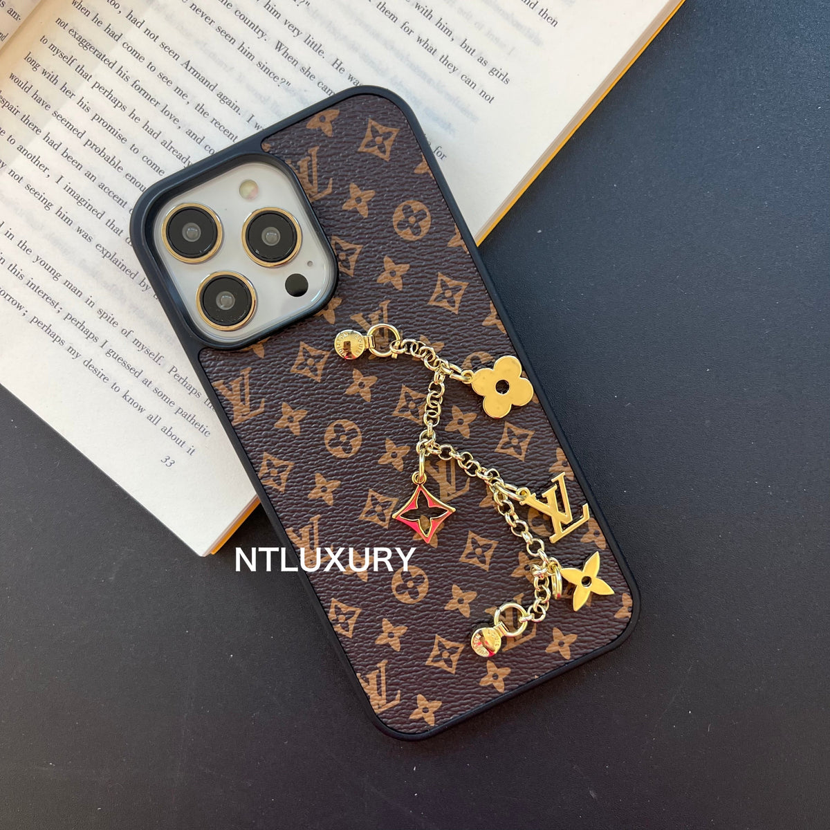 Coque de téléphone Amour traditionnel avec chaîne florale