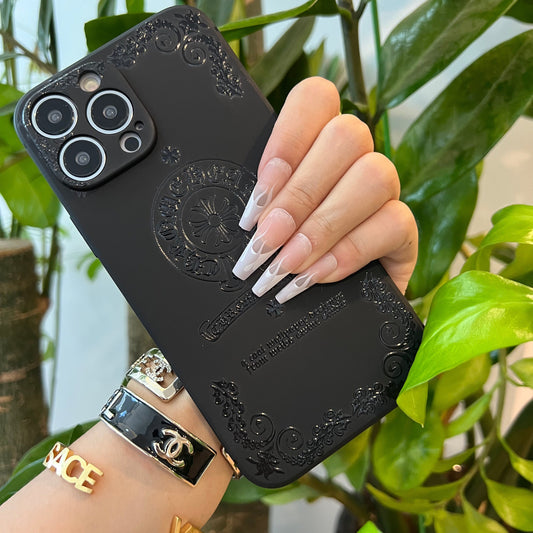Coque de téléphone noire tendance (cœur central)