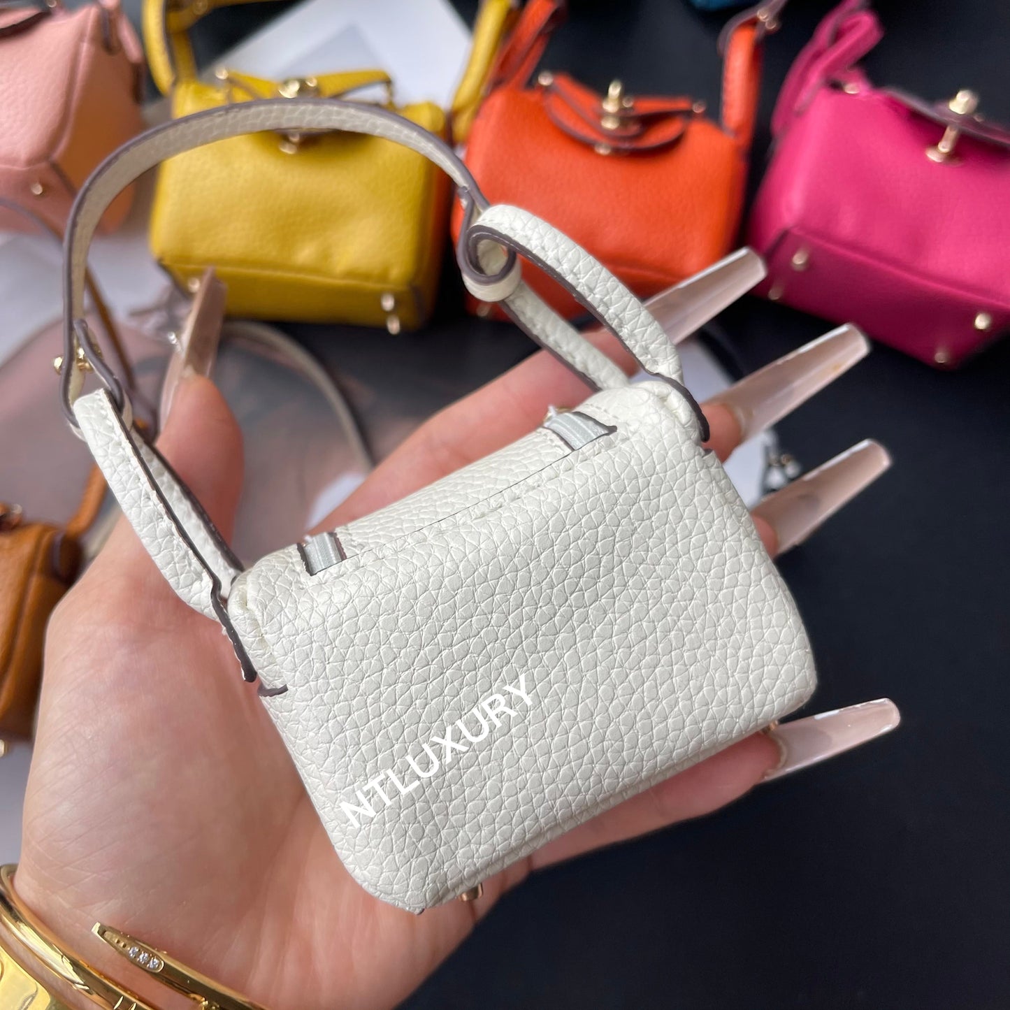 Cute Leendy Girl Minimum Cute Pendant (White)