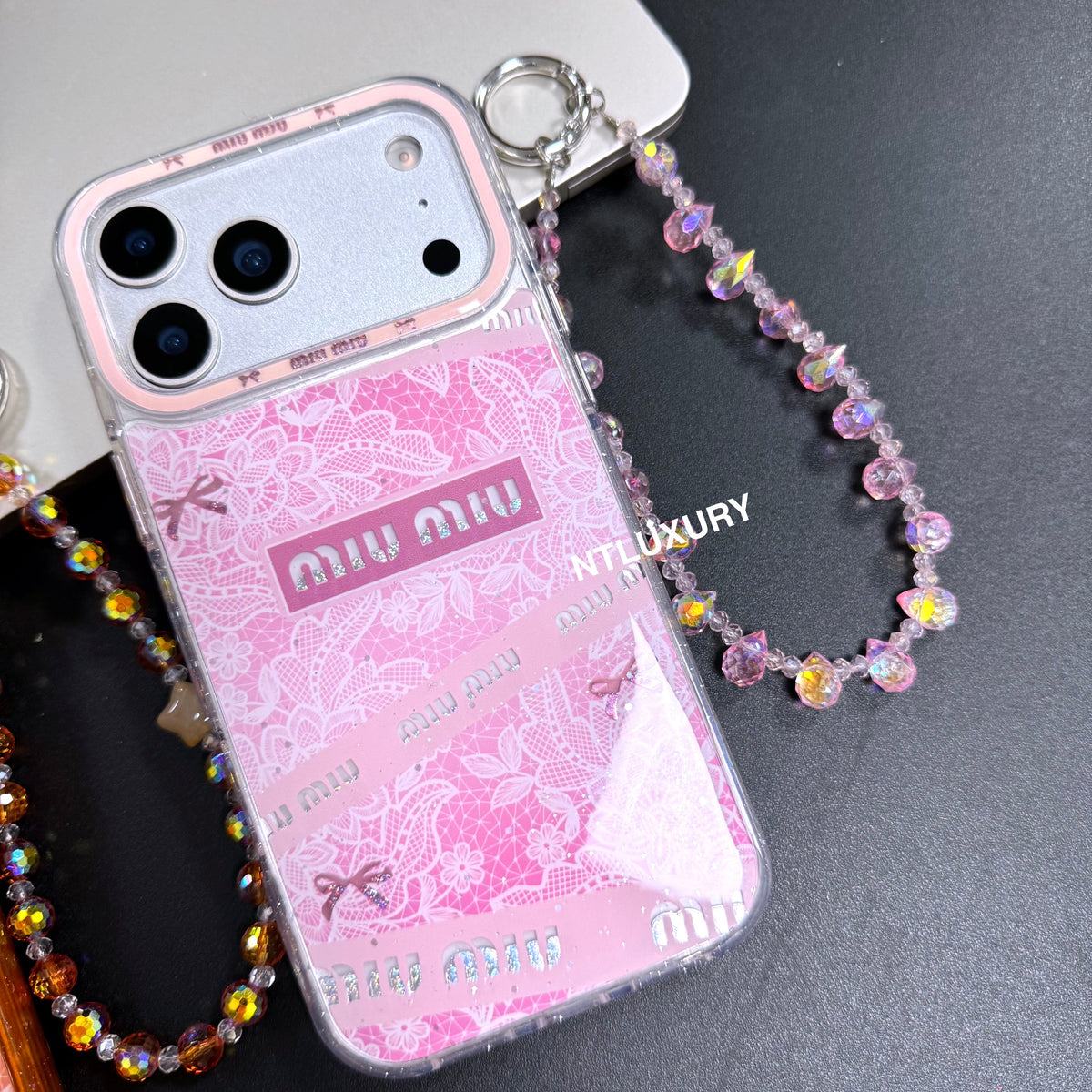 Jolie mini coque de téléphone avec cordon