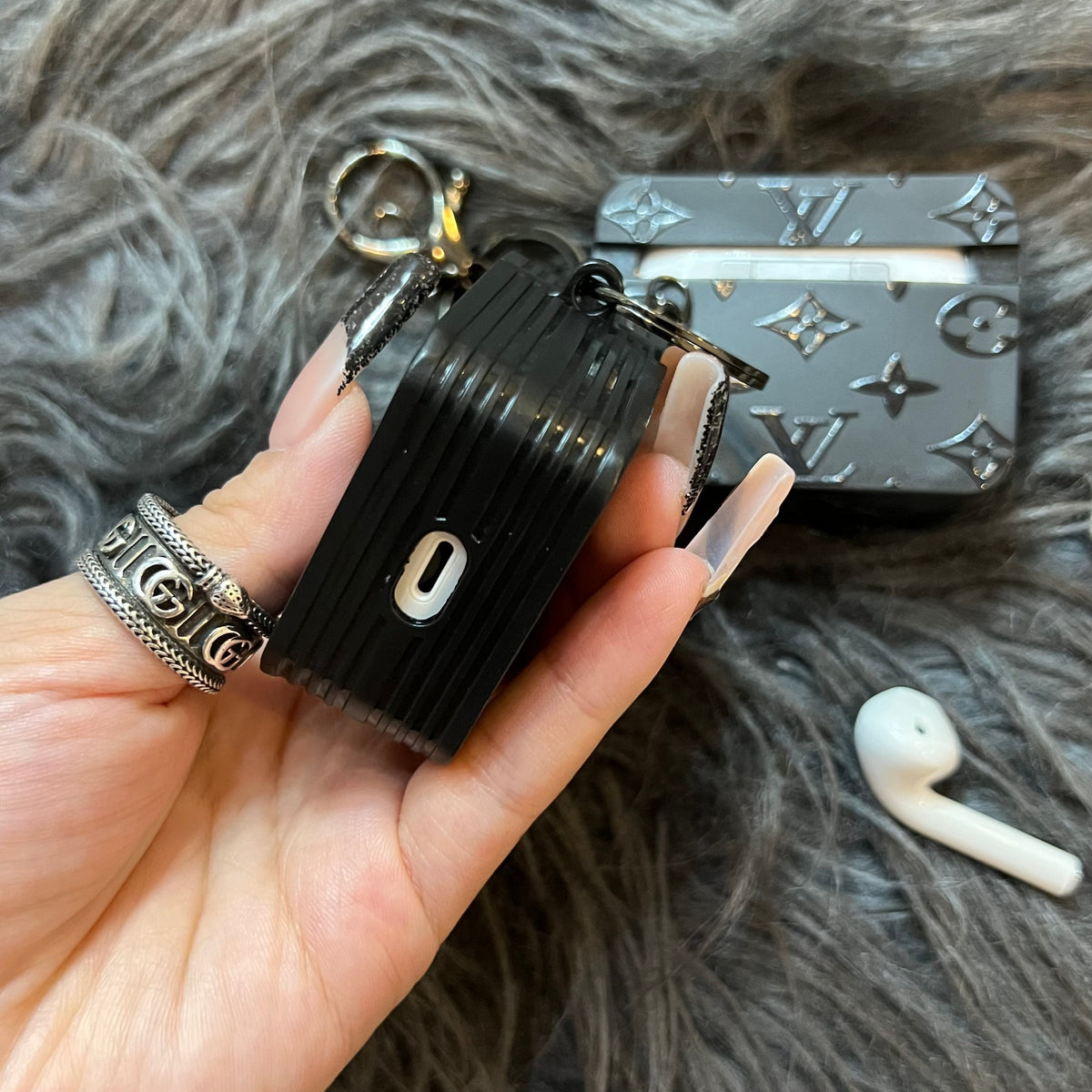 Étui tendance noir pour Airpods (Petit amour)