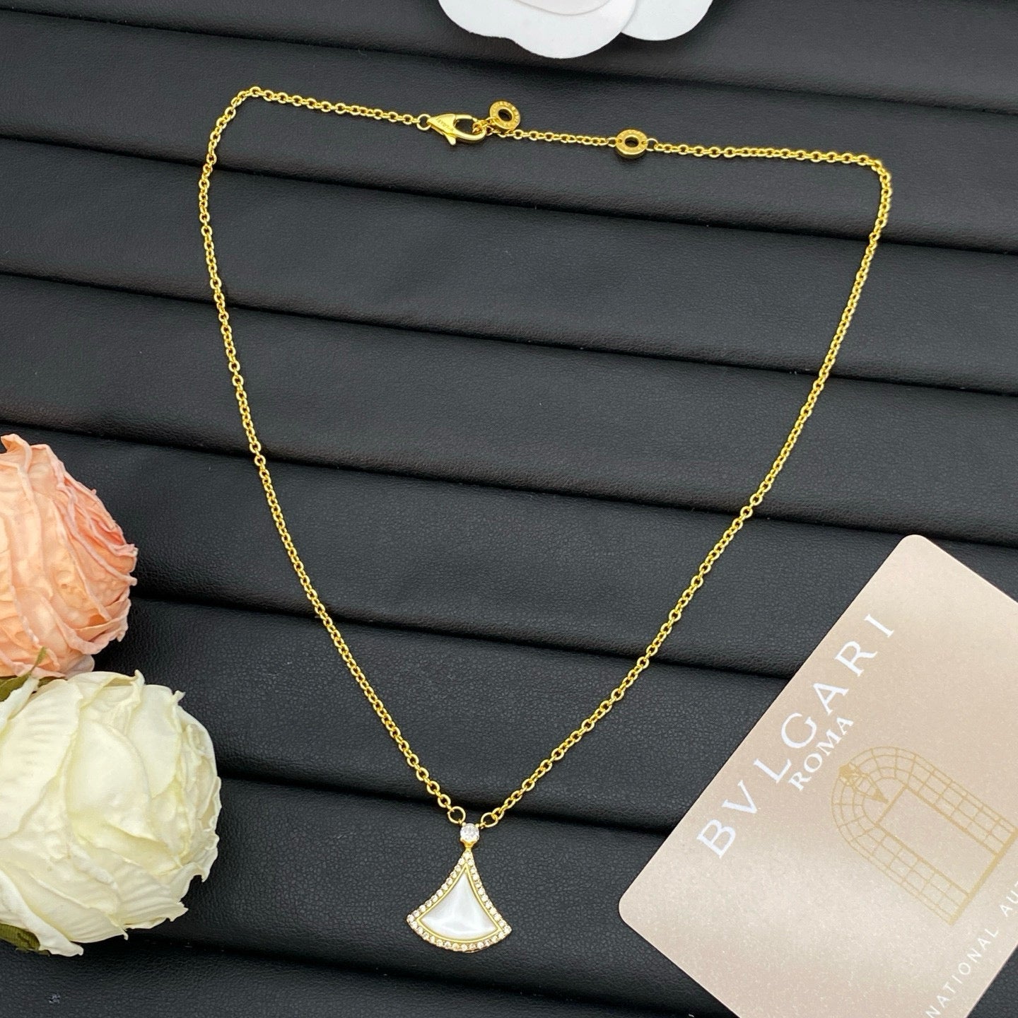 BB Fan Shell Design Necklace