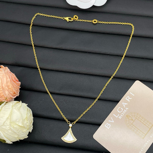 BB Fan Shell Design Necklace