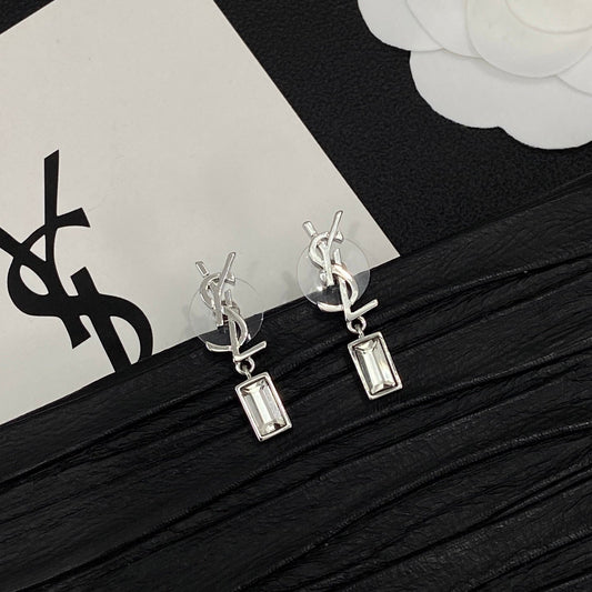 Yes Pearl Vintage Girl Design 3 Set (Earrings+Bracelet +Necklace)- Silver