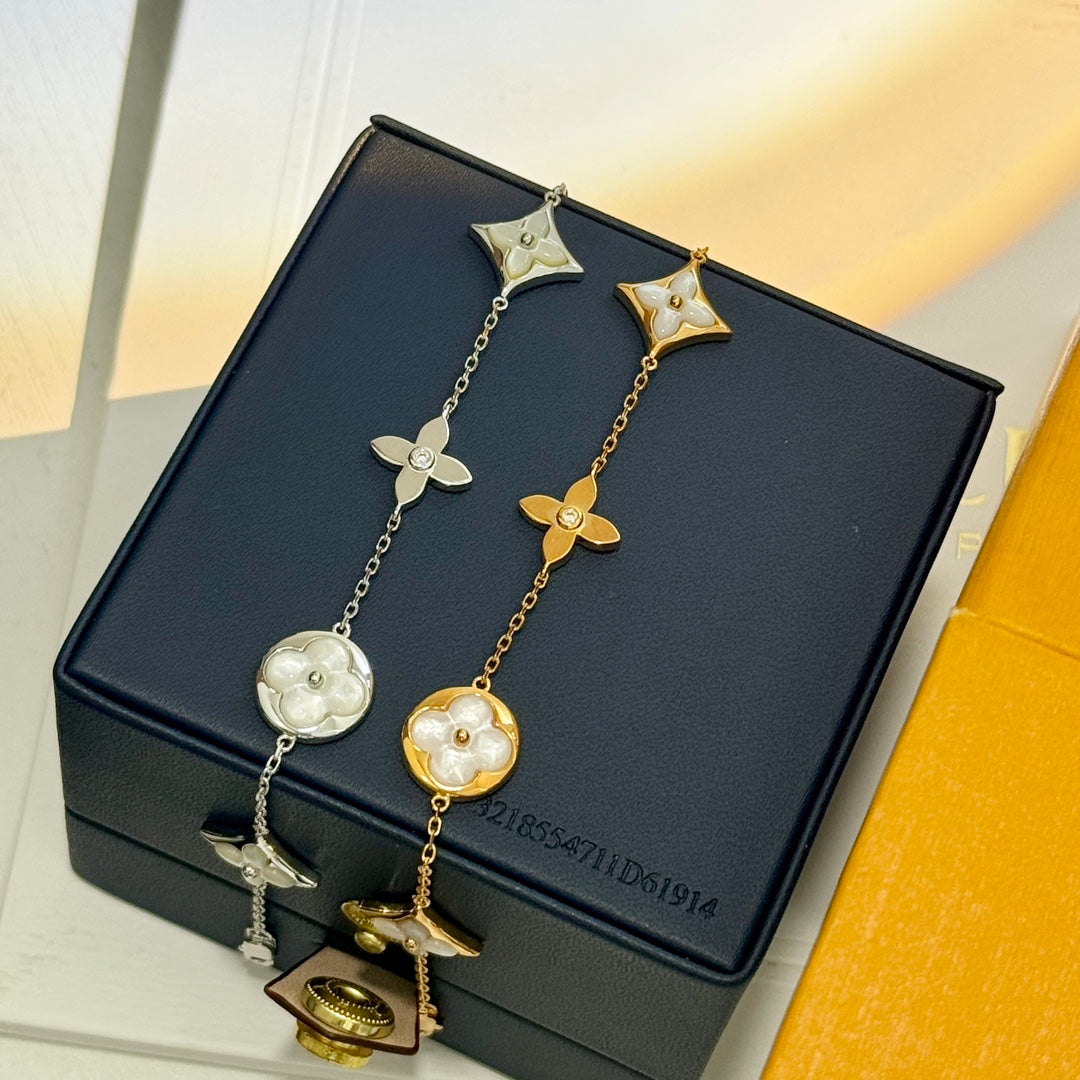 Fünf-Sterne-Armband mit weißen Muscheln