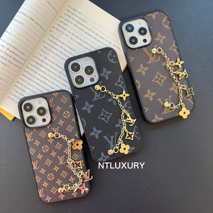 Coque de téléphone Amour traditionnel avec chaîne florale