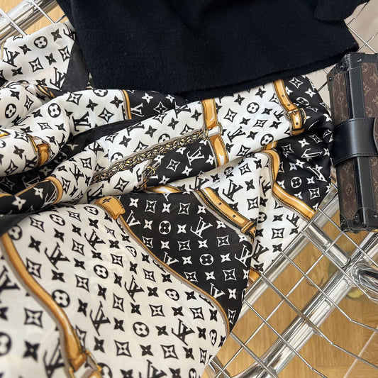 Traditional Love Long Scarf (Black & White)