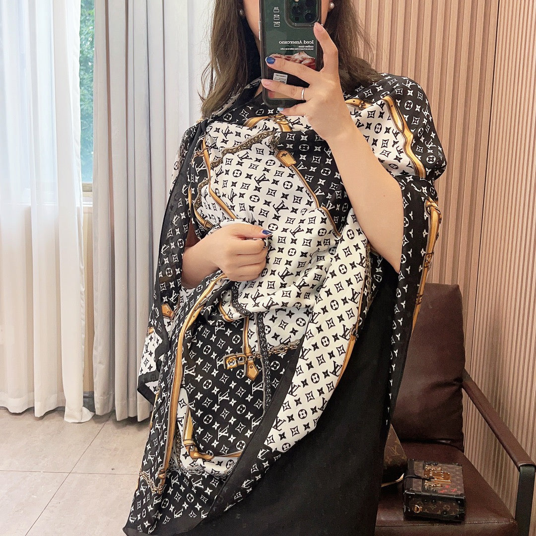 Traditional Love Long Scarf (Black & White)