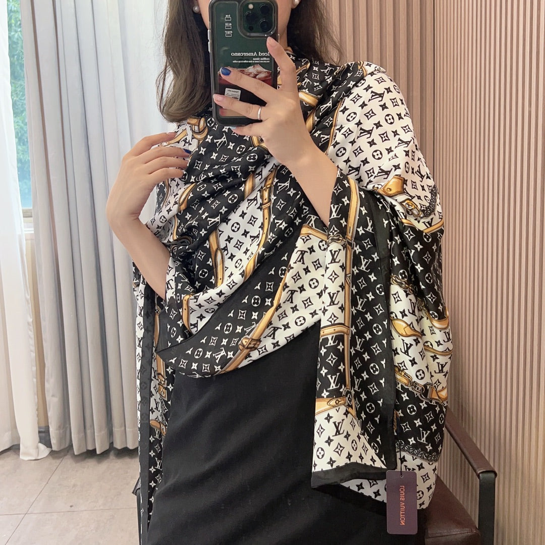 Traditional Love Long Scarf (Black & White)