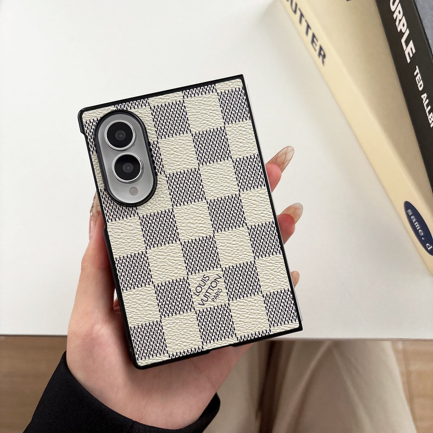 Traditional Floral Design For Z-Flip Series