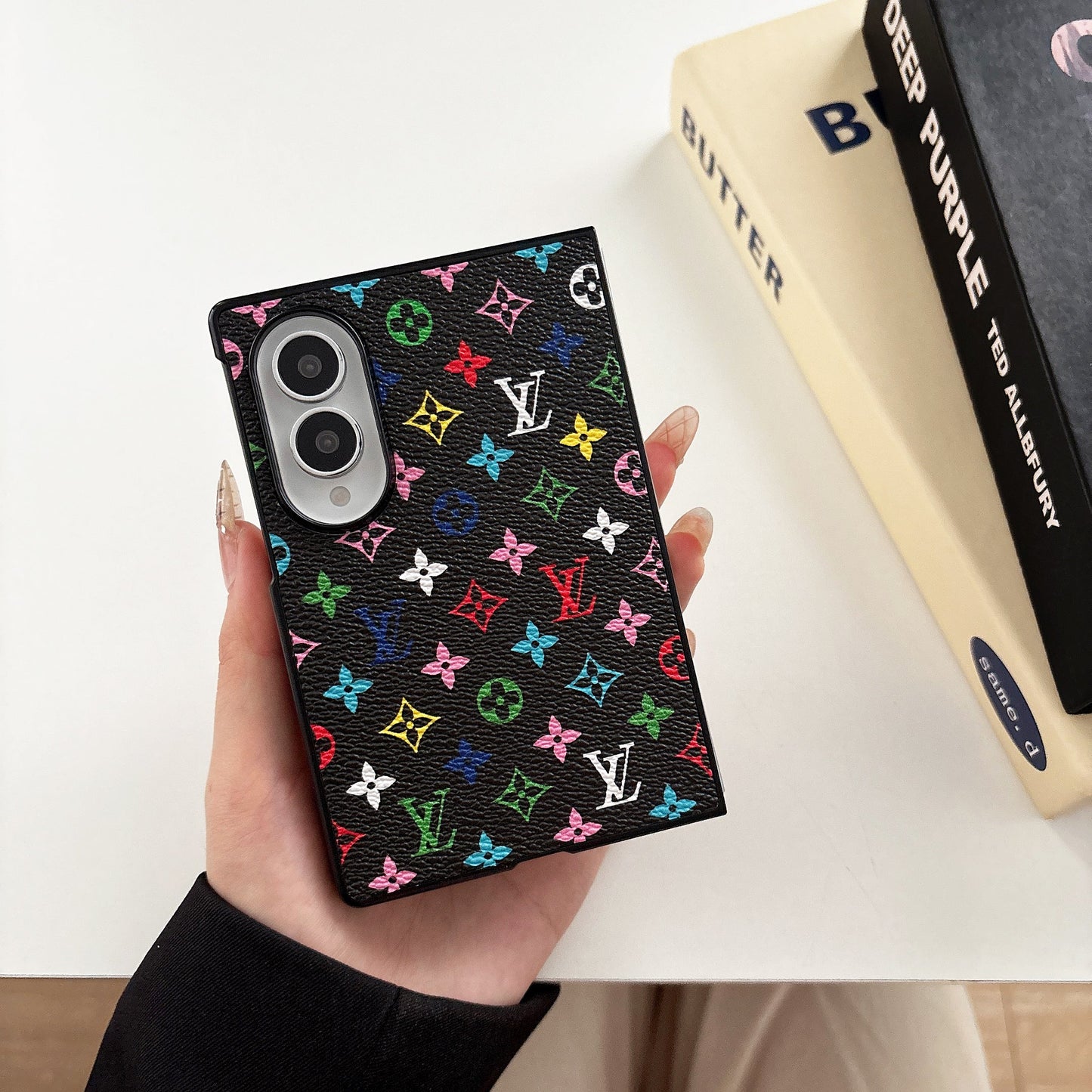 Traditional Floral Design For Z-Flip Series
