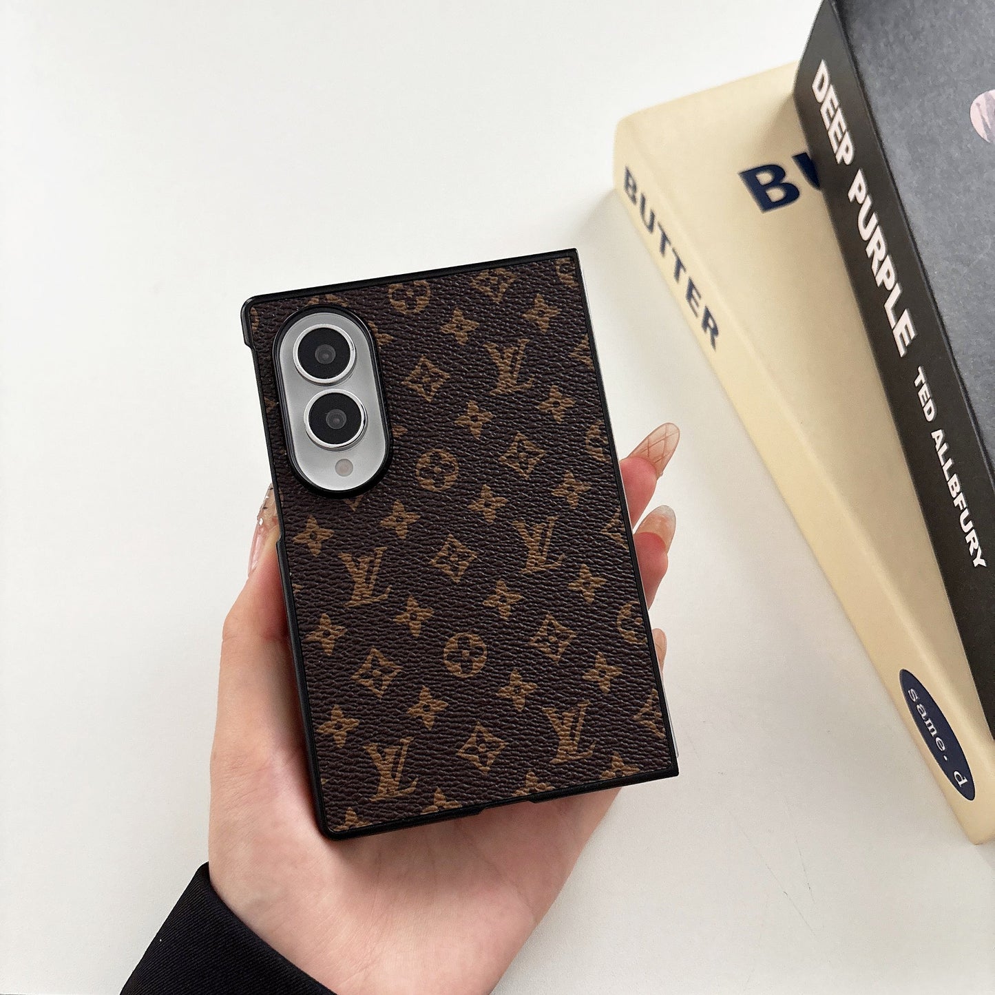 Traditional Floral Design For Z-Flip Series