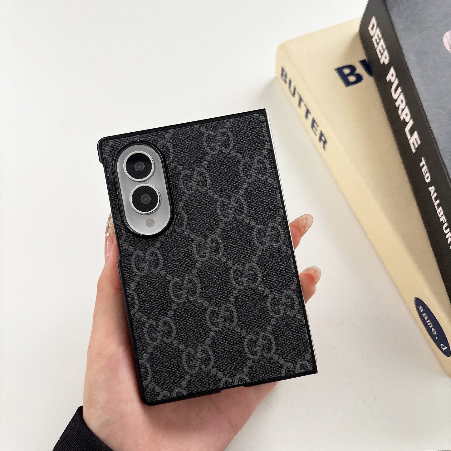 Traditional Floral Design For Z-Flip Series