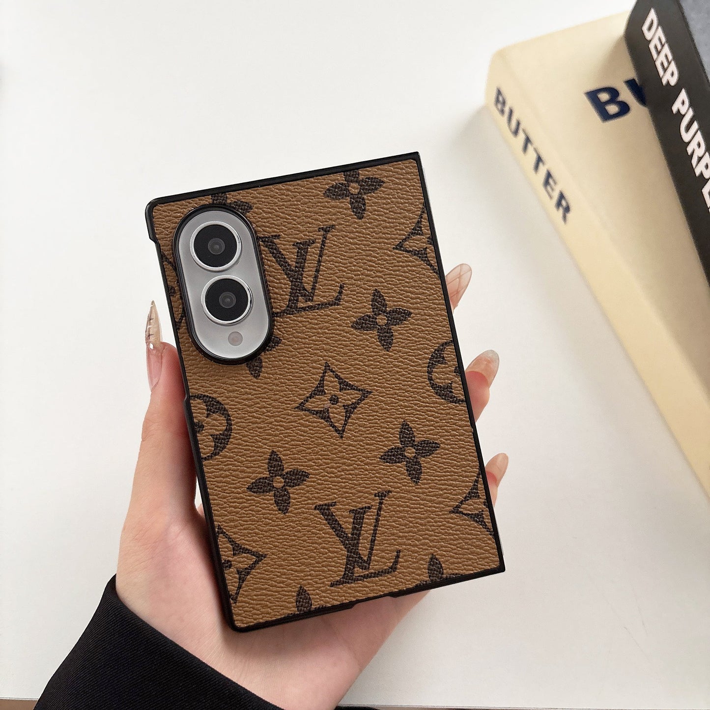 Traditional Floral Design For Z-Flip Series