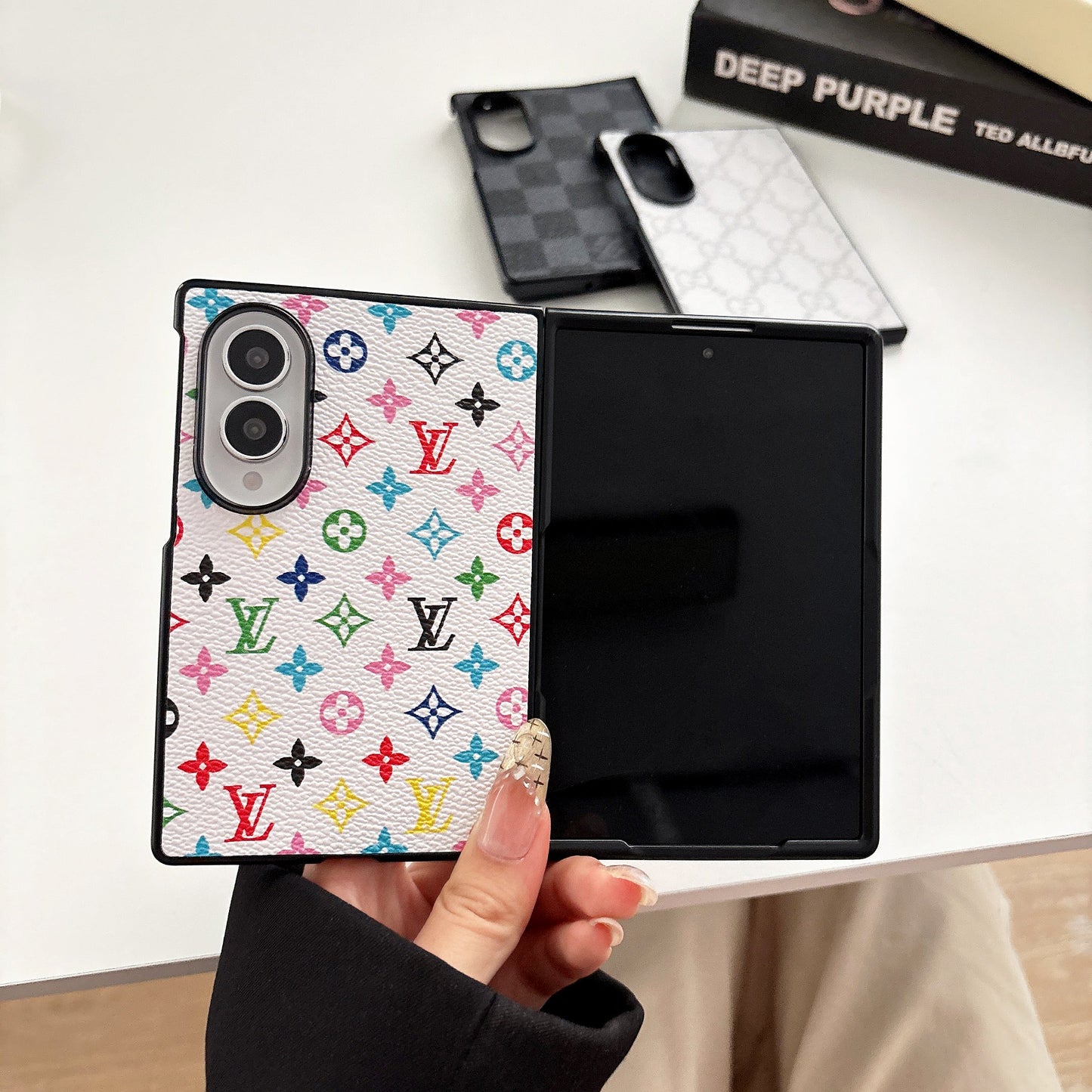 Traditional Floral Design For Z-Flip Series