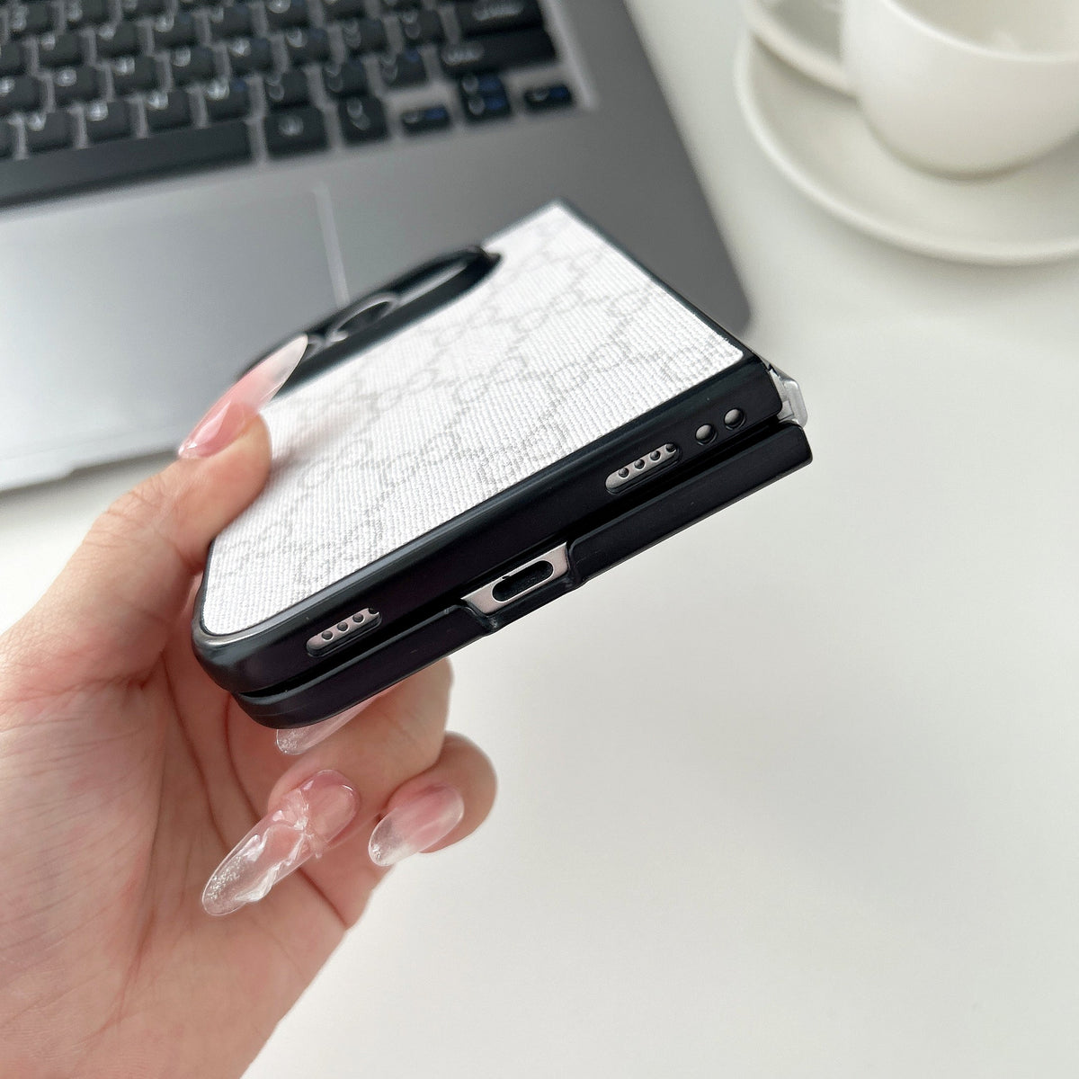Traditional Design Phone Case For iPhone Duo