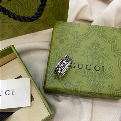 Bague en argent entrelacée