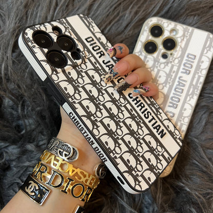 Étui de téléphone doré avec protection d'objectif