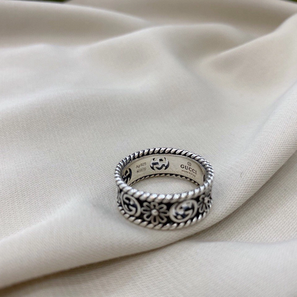 Bague en argent entrelacée