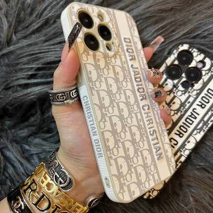 Étui de téléphone doré avec protection d'objectif