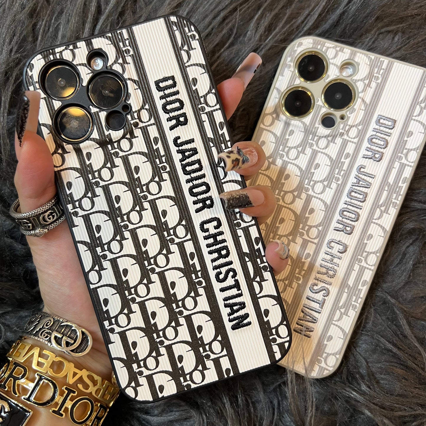 Étui de téléphone doré avec protection d'objectif