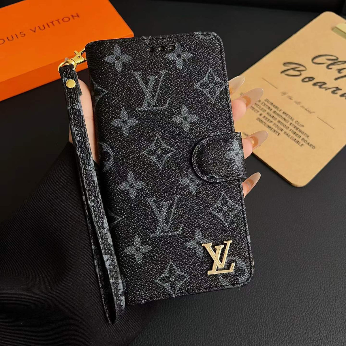 Traditional Phone Case With Purse Design