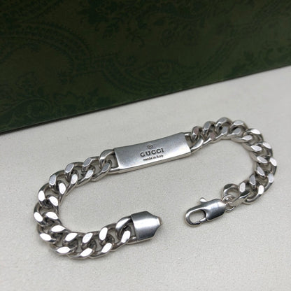 Bracelet avec logo lettres classique
