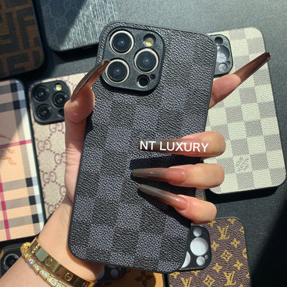 Traditional Phone Case with Camera Protection (Black Latticed)