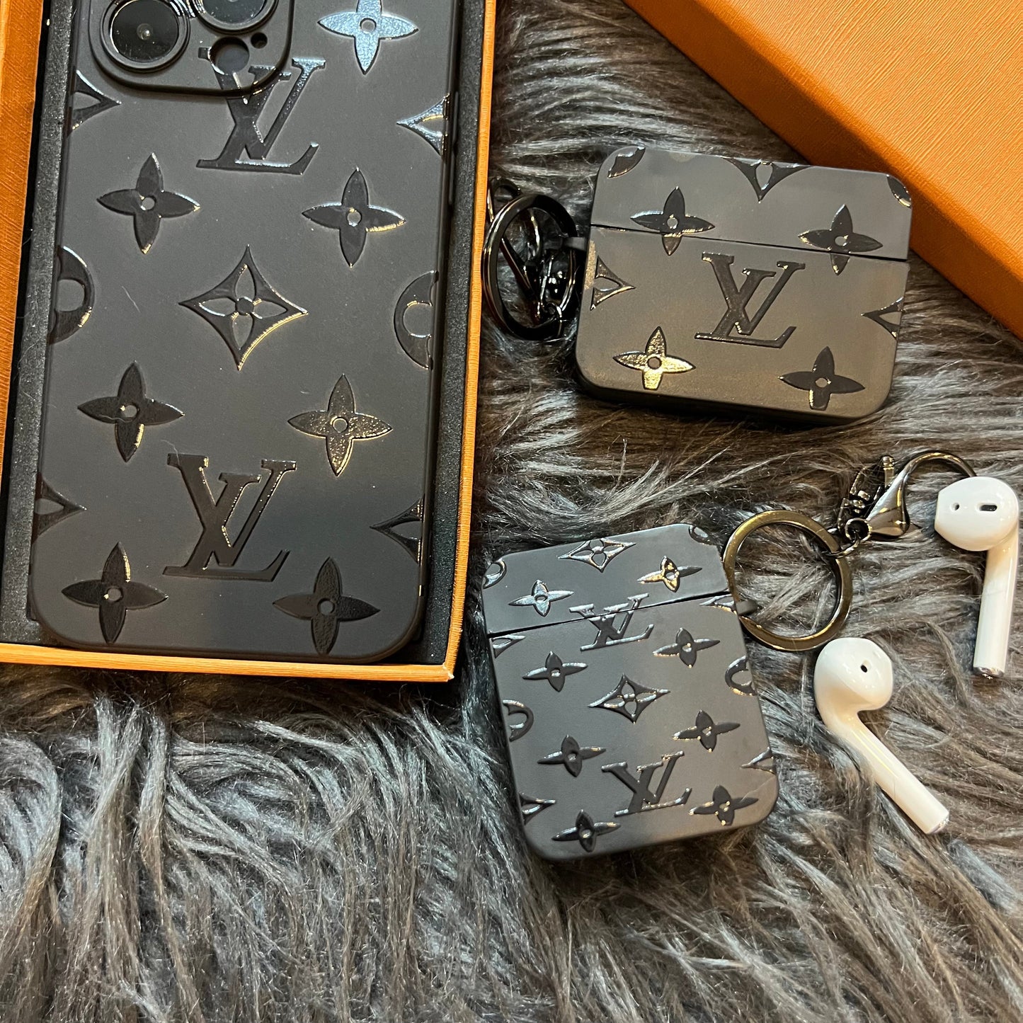 Schwarzes trendiges AirPods Case (M Love)
