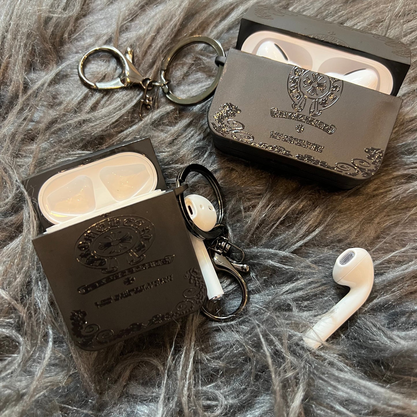 Black Trendy Airpods Case (Heart)