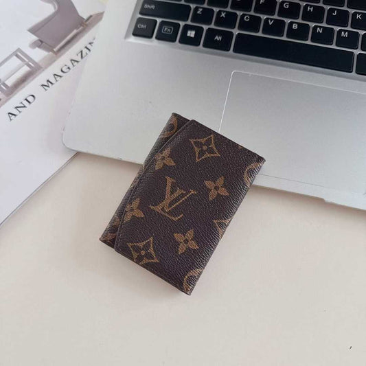Portefeuille à trois volets avec bords incurvés