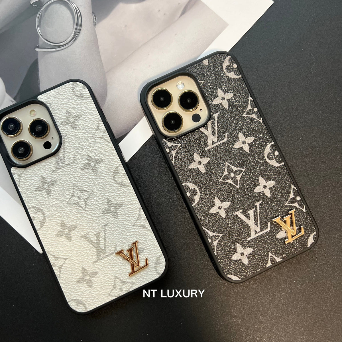 Traditionelles farbenfrohes Design iPhone-Hülle (Schwarz & Weiß)