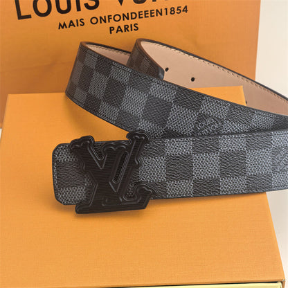 Gürtel mit horizontaler Textur und Schnalle (schwarz, durchbrochen)