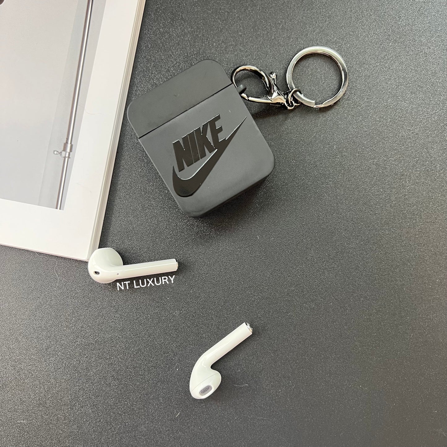 Black Trendy Airpods Case (Nice )
