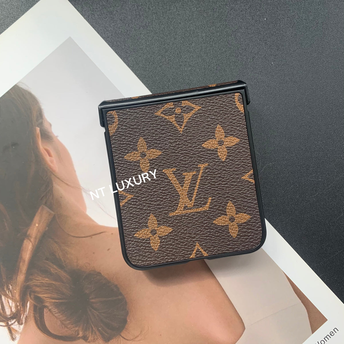 Coque Samsung motifs floraux traditionnels pour la série Z-Flip