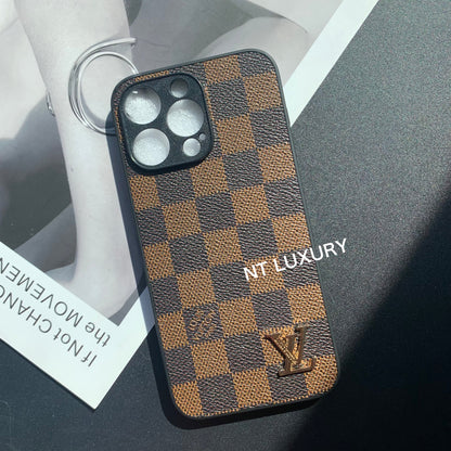 Traditional Phone Case with Camera Protection (Brown Latticed)