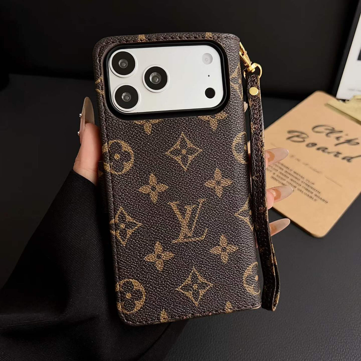 Traditional Phone Case With Purse Design