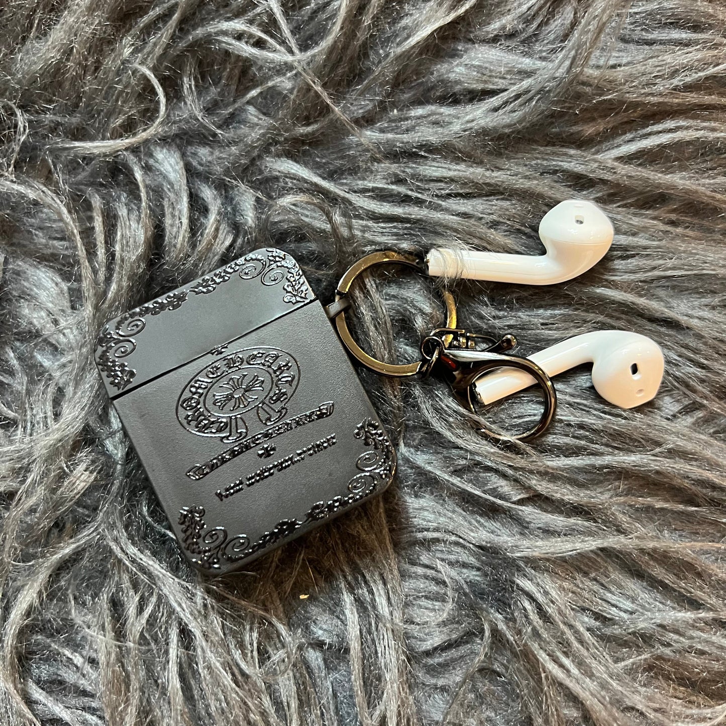 Black Trendy Airpods Case (Heart)