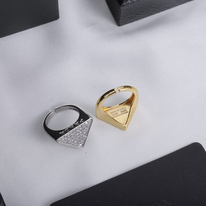 Bague ouverte triangle diamant mode