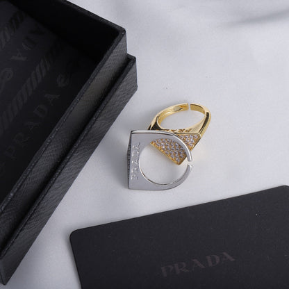 Bague ouverte triangle diamant mode