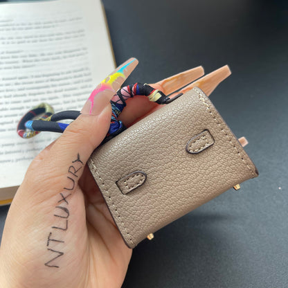 Cute Coin Minimalistischer Anhänger (Weiß)