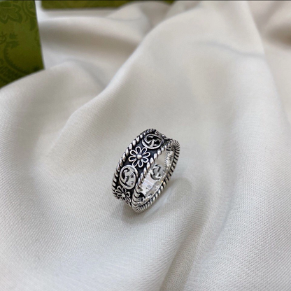 Bague en argent entrelacée