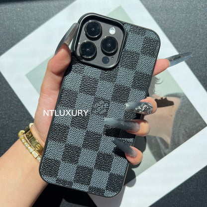 Traditional Love Phone Case (Black Lattice)