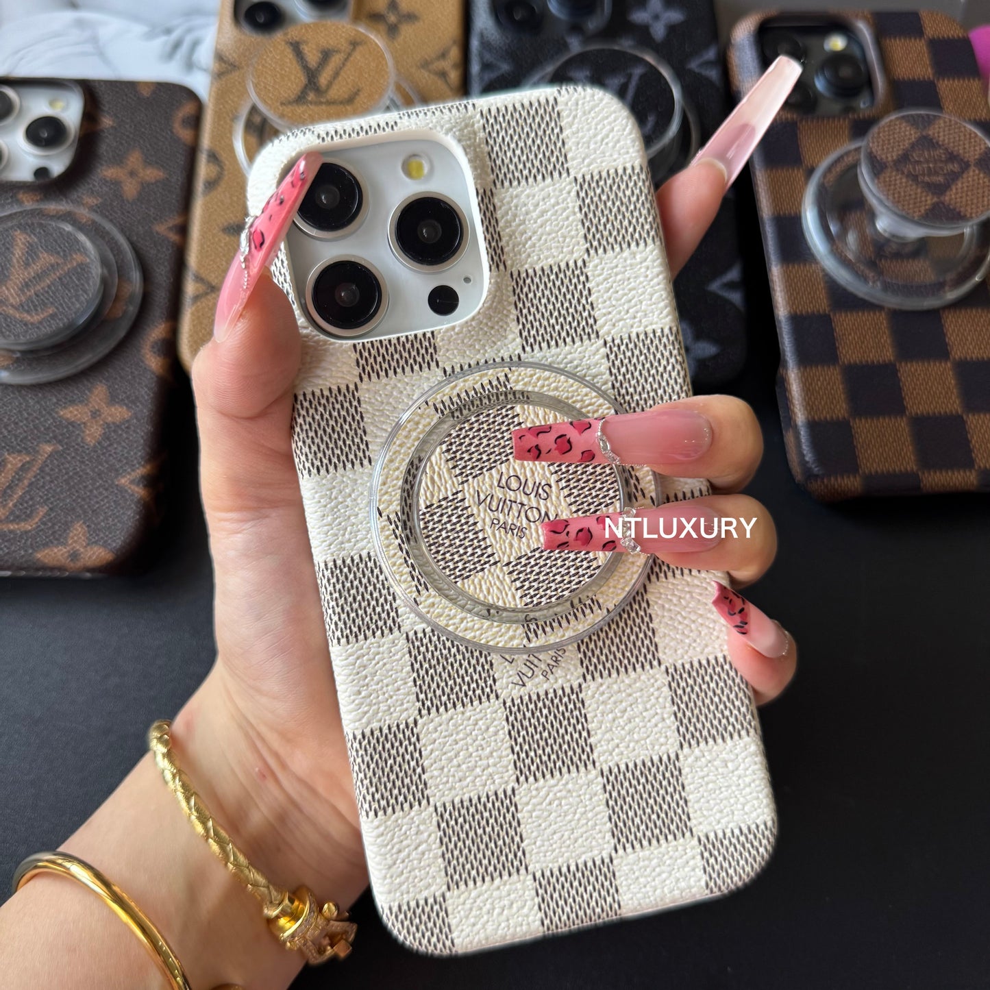 Traditional Love Phone Case with MagSafe Holder For iPhone (Brown Latticed)