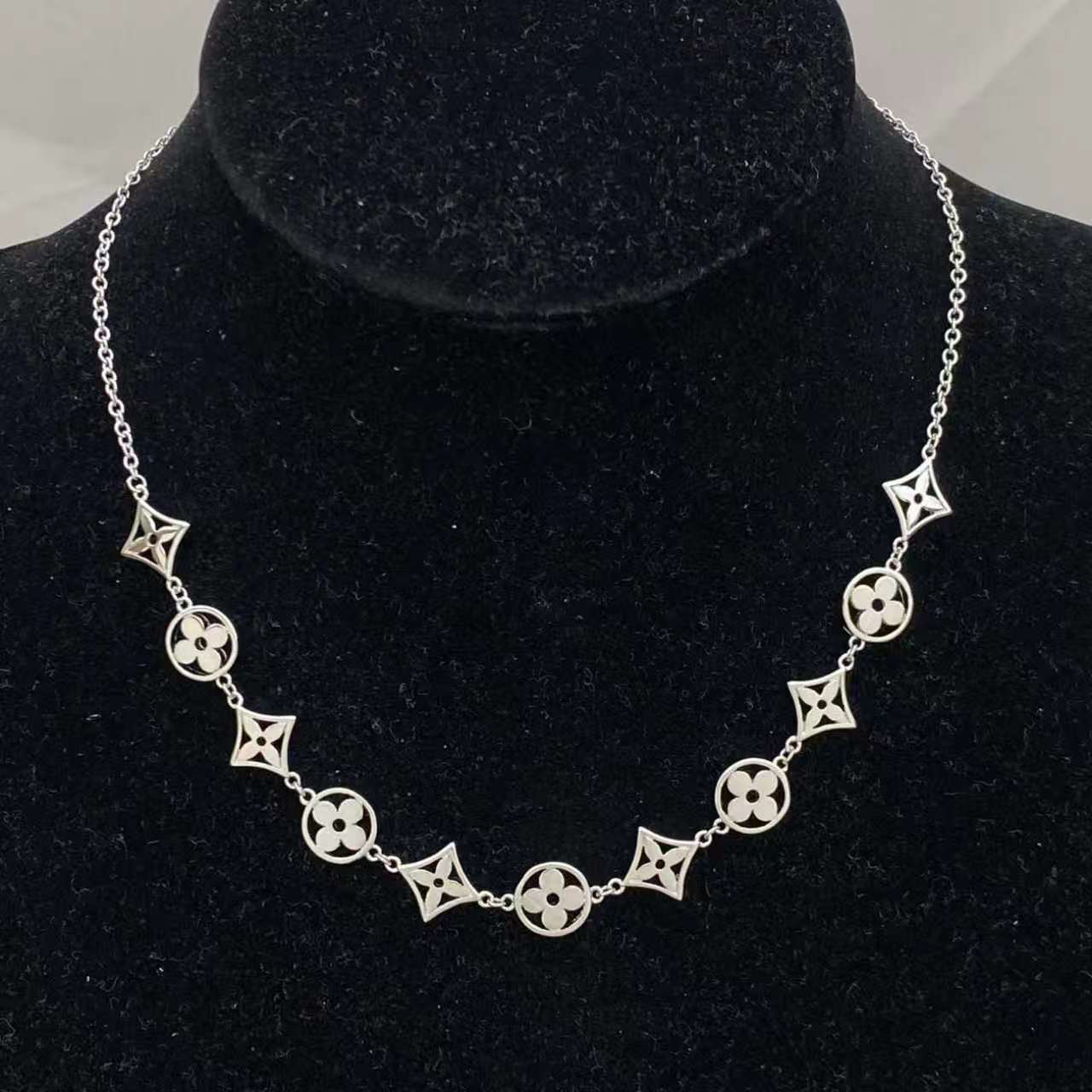 Love Fine Flower Necklace