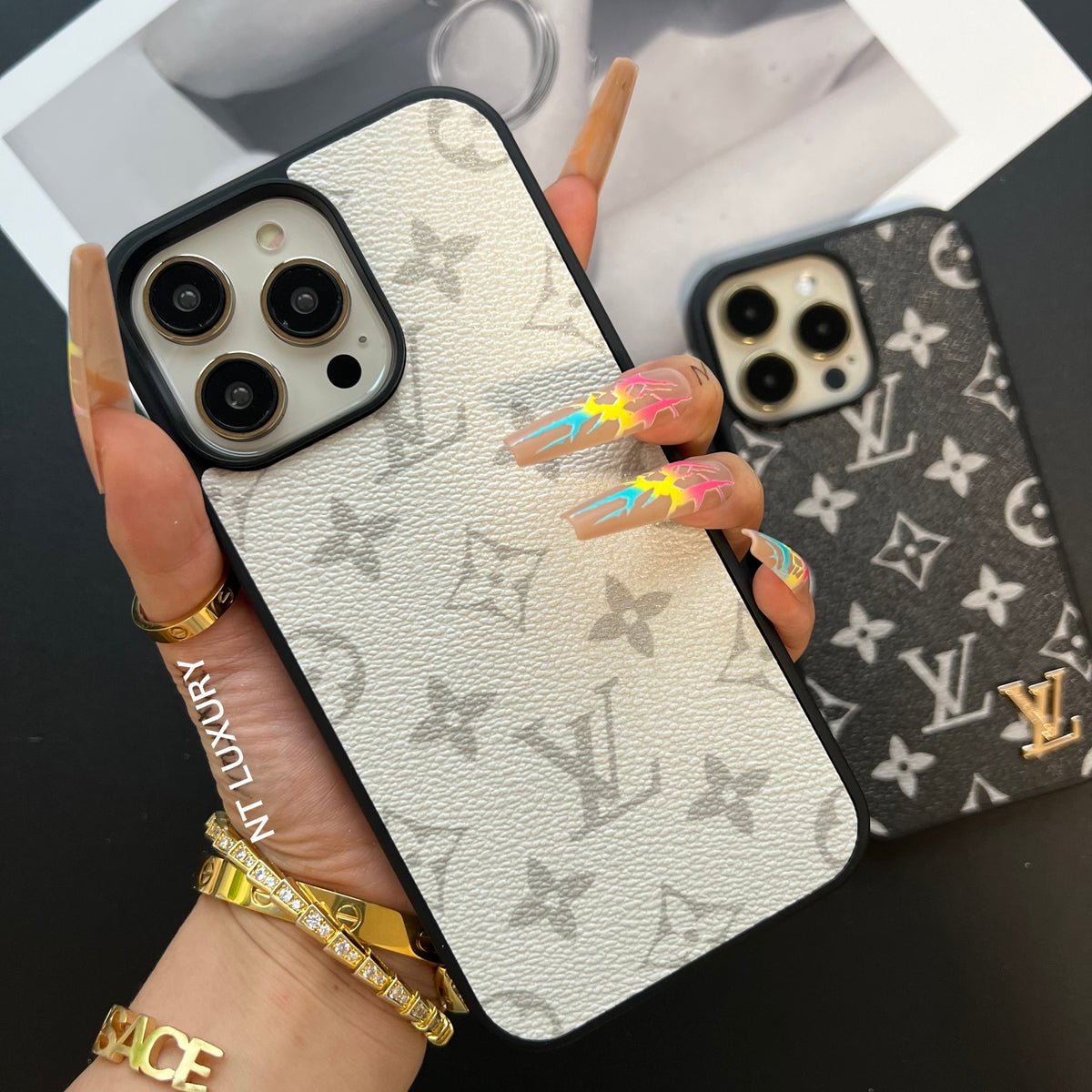 Traditionelles farbenfrohes Design iPhone-Hülle (Schwarz & Weiß)