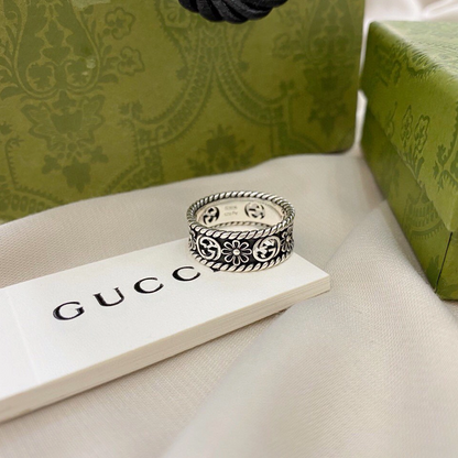 Bague en argent entrelacée
