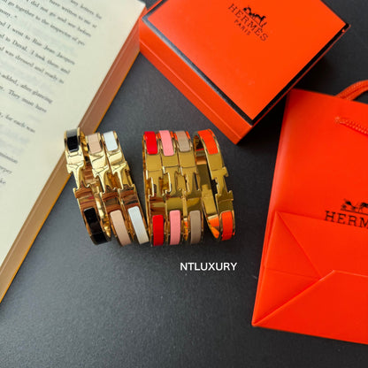 Schlankes Armband für heiße Mädchen