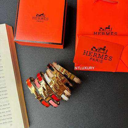 Schlankes Armband für heiße Mädchen