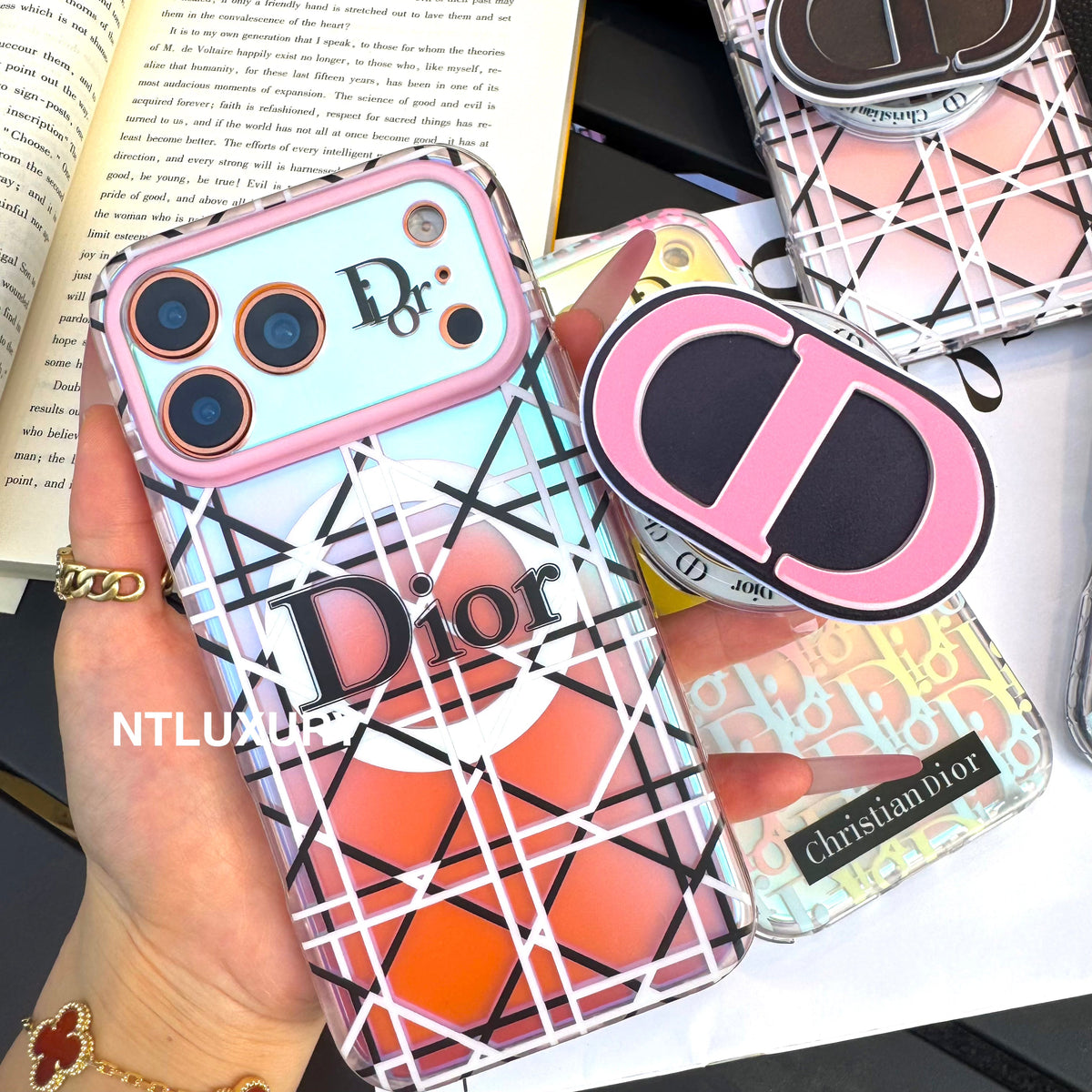 Chameleon Dove Magsafe Phone Case with CD Holder